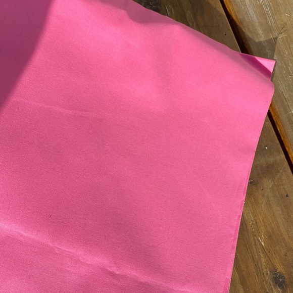 100% cotton Bubble Gum Pink, brand new from bolt! Generous 2.5yards (90” x 43”)! - Picture 1 of 3